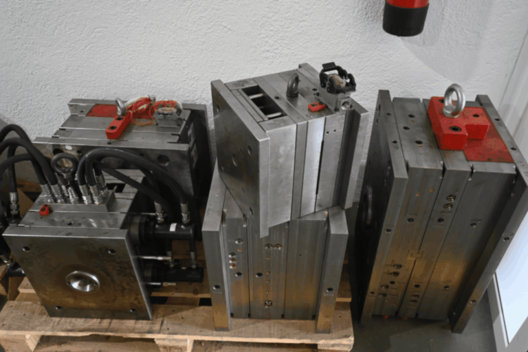 Desarrollamos y fabricamos prototipos y moldes de inyección de plástico