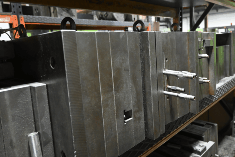 Desarrollamos y fabricamos prototipos y moldes de inyección de plástico