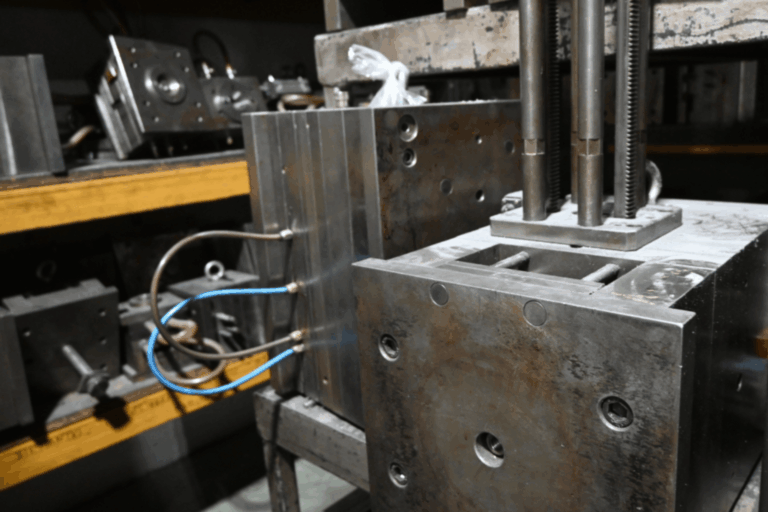 Desarrollamos y fabricamos prototipos y moldes de inyección de plástico