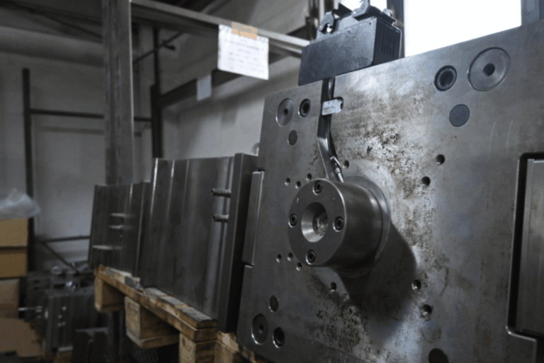 Desarrollamos y fabricamos prototipos y moldes de inyección de plástico