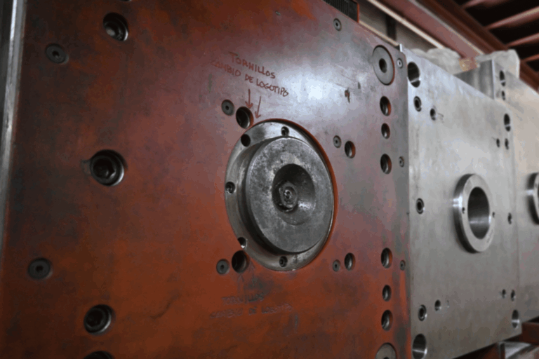Desarrollamos y fabricamos prototipos y moldes de inyección de plástico
